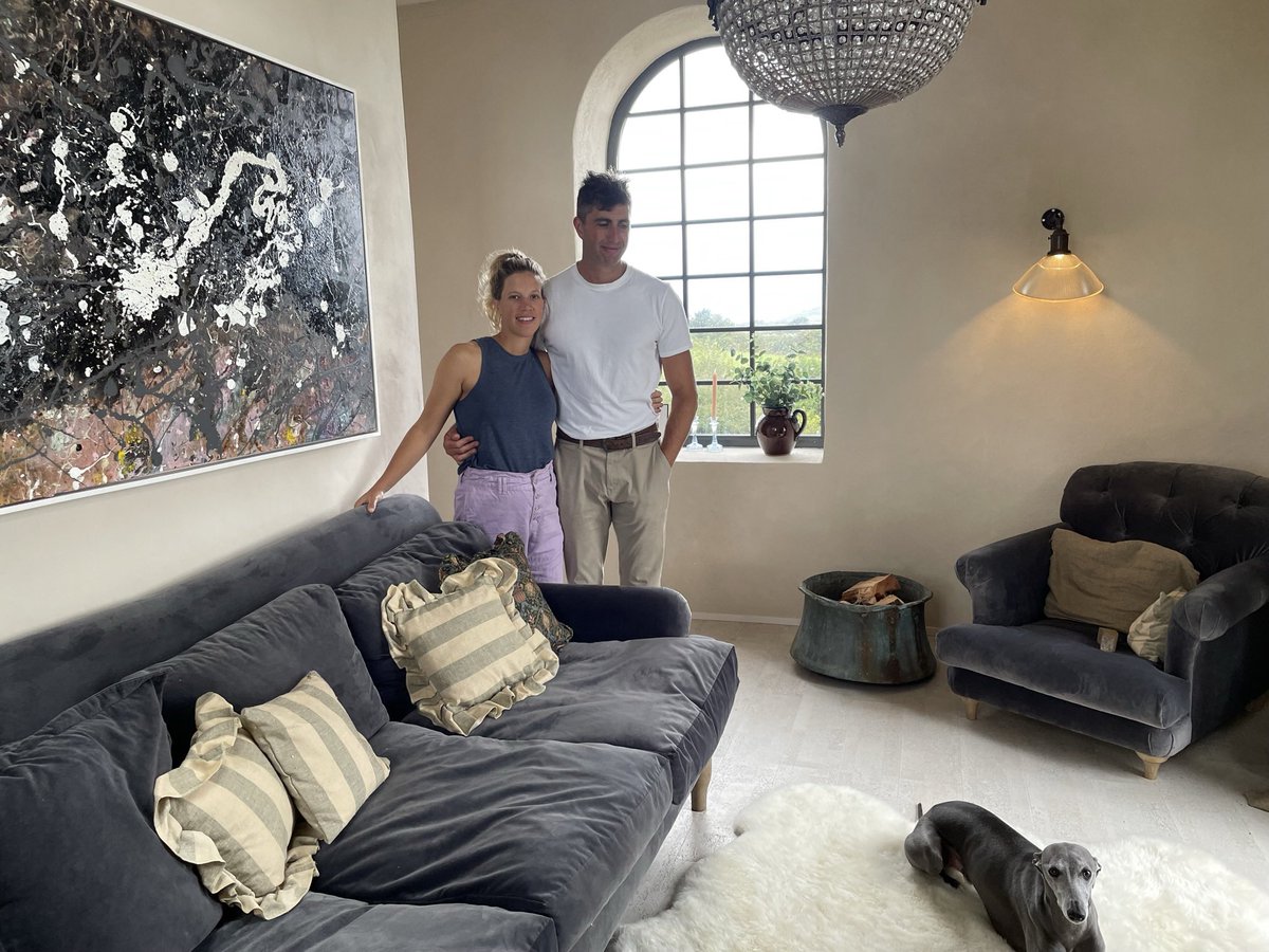 Lovely morning spent at the beautifully renovated #trevolt hanging paintings for @YOUMagSocial photoshoot. I think this home will def be in running for #houseoftheyear @granddesigns Stunning place ✨#cornwall