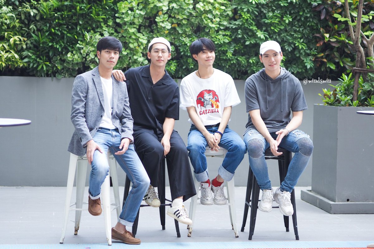 RedwoodTH's tweet photo. เสาร์ที่ 17 กันยายนนี้ Redwood Talent จะ Re-Union !!!!!! 
ภาพแบบนี้ที่คิดถึง 2 ปีครึ่งแล้วนะ ที่ไม่ได้เจอกัน มามะ มาจ้ะ แวะมาเจอโฟล์ค หมอแมค แป๊ม ภูมิ กันเถอะ 
14.30  พบกันแถวๆ Siam Square One ฝั่ง walking Street เนอะ มาเม้าท์มอย ถ่ายรูปกัน ให้หายคิดถึง https://t.co/tamme0VouM