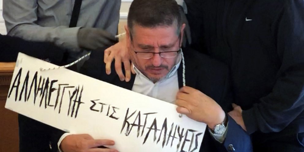 keoe_fighters's tweet photo. Επειδή αυτός ο λαός ξεχνάει εύκολα.
Ανεβάζω αυτή την φωτογραφία για να θυμηθεί για ποιον λόγο χρειάζεται η αστυνομία στα πανεπιστήμια...
#πρυτανης #Αστυνομια #αναρχικοι  #πανεπιστημιακη_αστυνομια #πανεπιστημια https://t.co/bDHnjZ3xZ5
