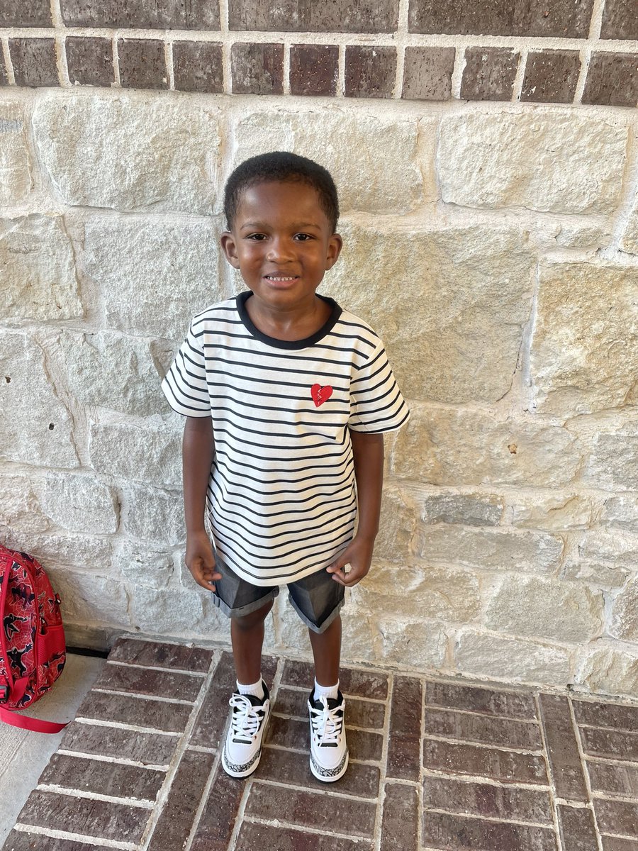 T_Singleton25's tweet photo. First time dropping one of my kids to skool, football took so much of my time I wasn’t able. I was so young nobody really told me what I had to do. Ppl say this my favorite he just the one to get the best version of me he’s going to learn from me we got a crazy bond.
#HeBlessed https://t.co/dTcw2NJnSD