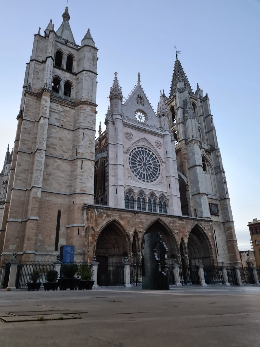 vicentibus's tweet photo. Mira a ver en lo que crees y en quién crees. ¡Buenos días! #leonesp #VenALeon #LeonEstaDeModa #CunaDelParlamentarismo #LeonBiosphereDestination #MontañaLeonesa #PáramoLeonés #Astorga #Bierzo #Babia #Luna  #Omaña #Coyanza #Valderas #Boñar #Órbigo #Cistierna #Sahagún https://t.co/H0mAsrMjHg
