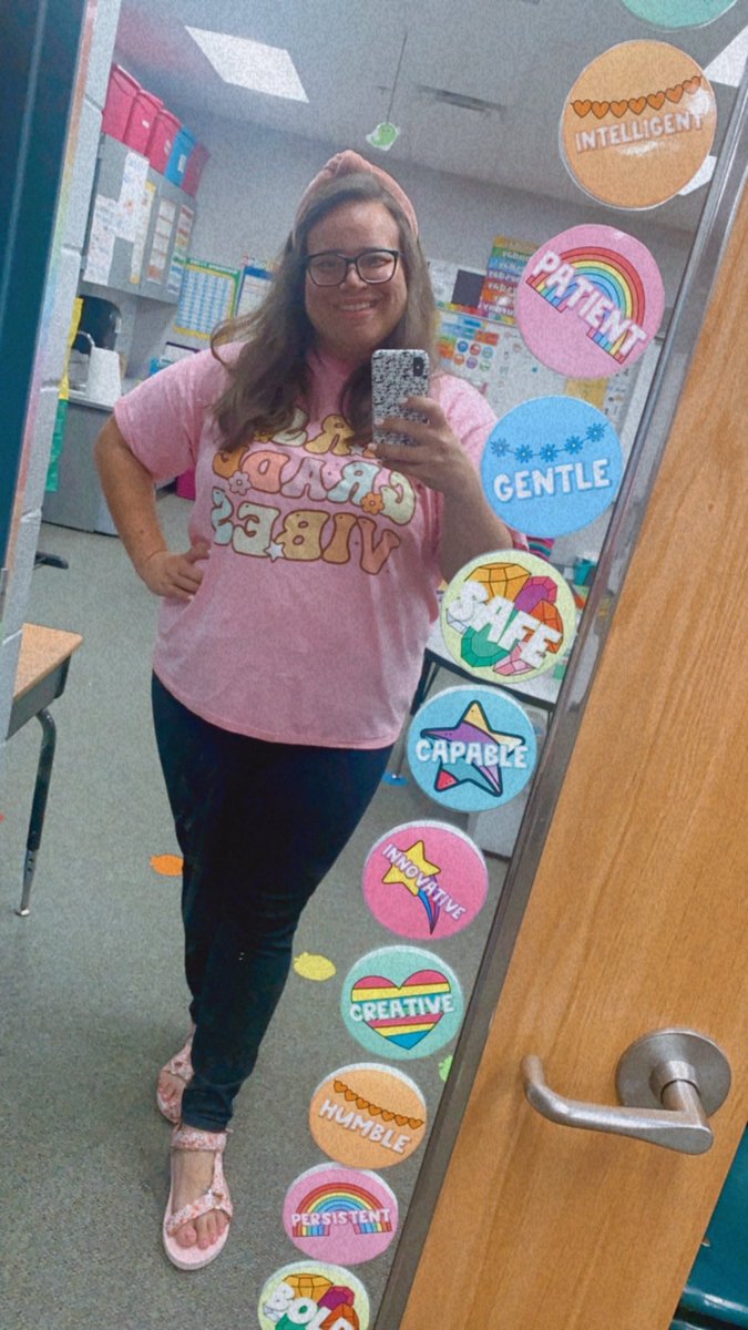 ApplebaumR7's tweet photo. Itโs pink day! #TMESEagles #firstgradevibesโ๐ผโฎ๏ธ #teacherootd https://t.co/FVzvePZaSH