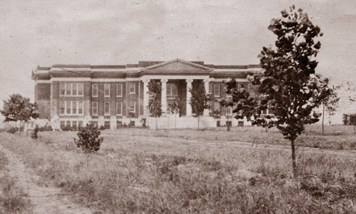BaptHistoryOK's tweet photo. OTD in 1909 Shawnee was announced as the future spot for @obunews by committee over Lawton, Chickasha, Hobart, El Reno, Blackwell, OKC, Guthrie, and Sulphur, among others. https://t.co/ss20SKbKS4