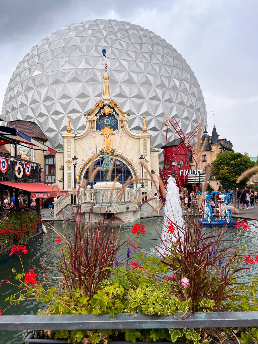 flickersmel's tweet photo. comme toujours j’ai passé une journée incroyable au parc hier 🥰 #europapark #epfan https://t.co/VGxwQ2bhNb
