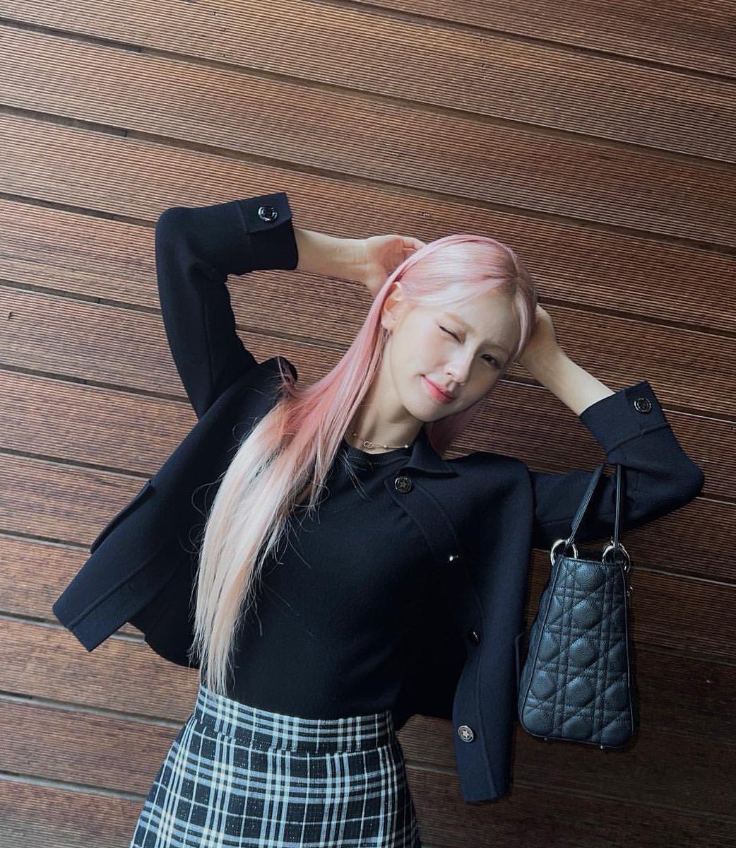 D9_zzan's tweet photo. 😇🔫 https://t.co/NhMSjEOl34
