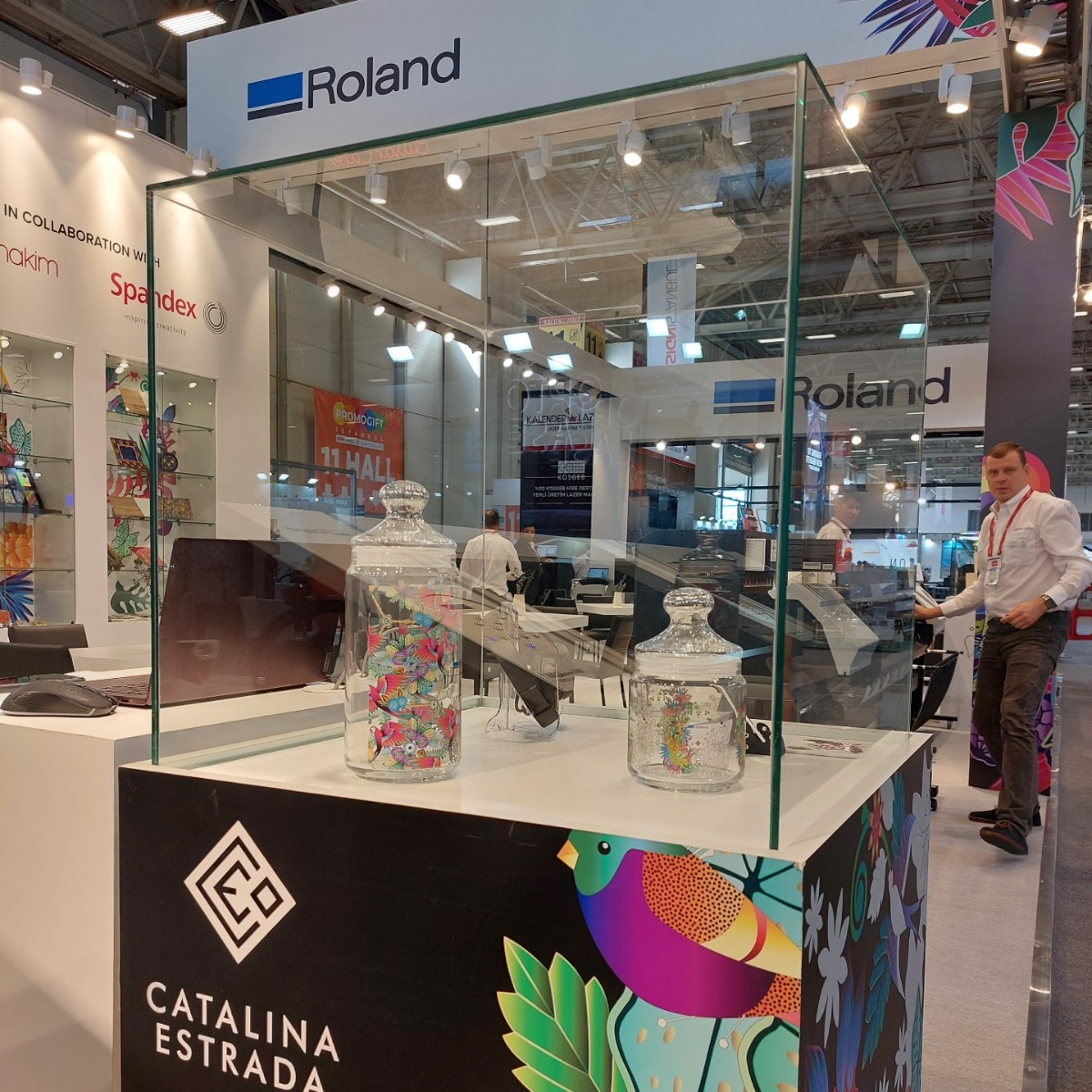 RolandDGEurope's tweet photo. Our team are at @sign_istanbul this week demonstrating the benefits of our UV printers, including the VersaUV LEF2.
Pop by the stand (B50) to chat with a team member.
Not attending the show? Visit https://t.co/JOZh8nmEOx for more information.
#signistanbul #uvprint https://t.co/Re8sxuDovd