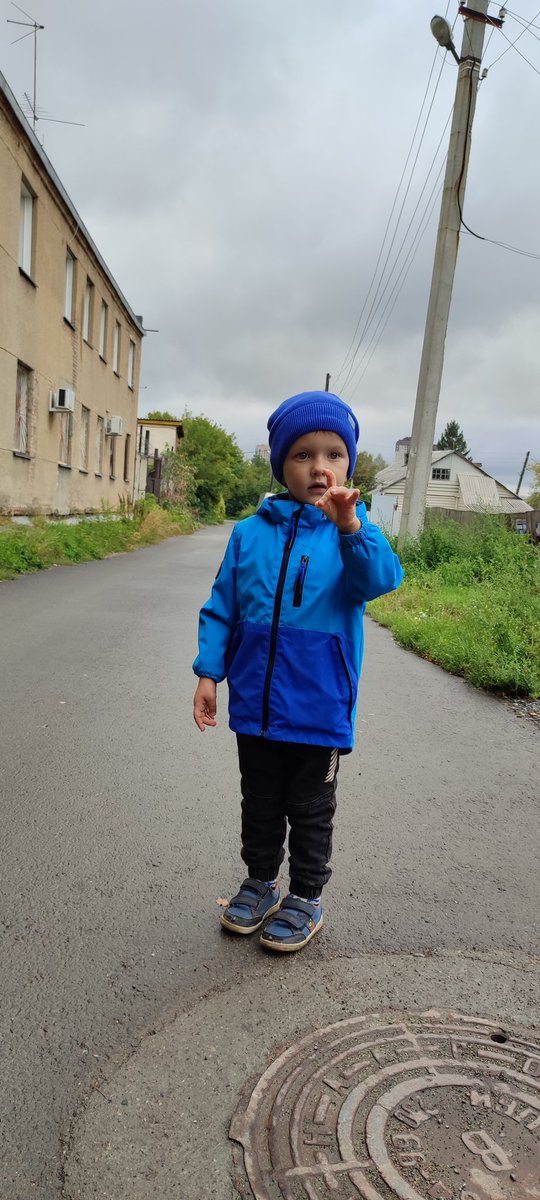 Justmary96's tweet photo. My son ❤❤the weather is very windy today🥶 https://t.co/7ZuNOkzZIW