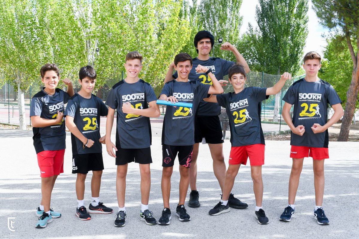 ColegioTajamar's tweet photo. 500KM🏃¡Ya tenemos camiseta de #500KMLa25!
Nominamos a subir una foto con ella a las redes sociales y mencionarnos a:
@Luiselejalde
@MarianoTajamar
@miguelabad95
@CarHerasCar 
@AgilRuiz 
@alvarogafu 
@jesusjaz
 No olvidéis pasar el testigo y nominar a más amigos.
#PasaElTestigo https://t.co/BMYiGKLaAv
