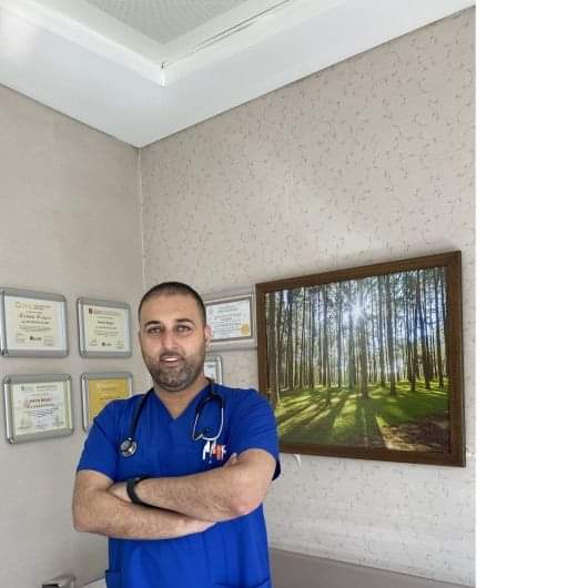 samedismayilov1's tweet photo. (Alıntı, doktorlar sitesi net)
İSTANBUL Gaziosmanpaşa'da özel bir hastanede enfeksiyon hastalıkları uzmanı olan Azerbaycanlı 37 yaşındaki Doktor Elnur Rufullayev'e 5 Eylül'de nöbet çıkışı hastane önünde bir araç hızla çarpıp kaçmıştı.
#elnurrufullayeveadalet https://t.co/9SeRvahHKR