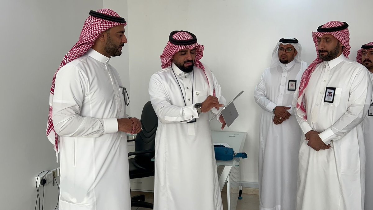 bahahealth's tweet photo. تفقد مقر نموذج الرعاية الحديث وتابع العمل القائم في المسارات ونسب الانجاز ..
سعادة مدير عام #صحة_الباحة  د.سمير بن مشبب الشهراني يزور مقر لجان التجمع الصحي ومكتب التحول والمشاريع بإدارة التخطيط والتحول . https://t.co/8DAnJQhbcE