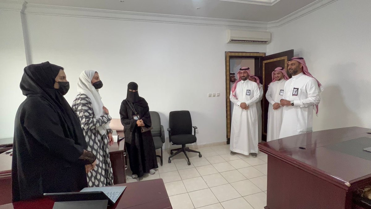 bahahealth's tweet photo. تفقد مقر نموذج الرعاية الحديث وتابع العمل القائم في المسارات ونسب الانجاز ..
سعادة مدير عام #صحة_الباحة  د.سمير بن مشبب الشهراني يزور مقر لجان التجمع الصحي ومكتب التحول والمشاريع بإدارة التخطيط والتحول . https://t.co/8DAnJQhbcE