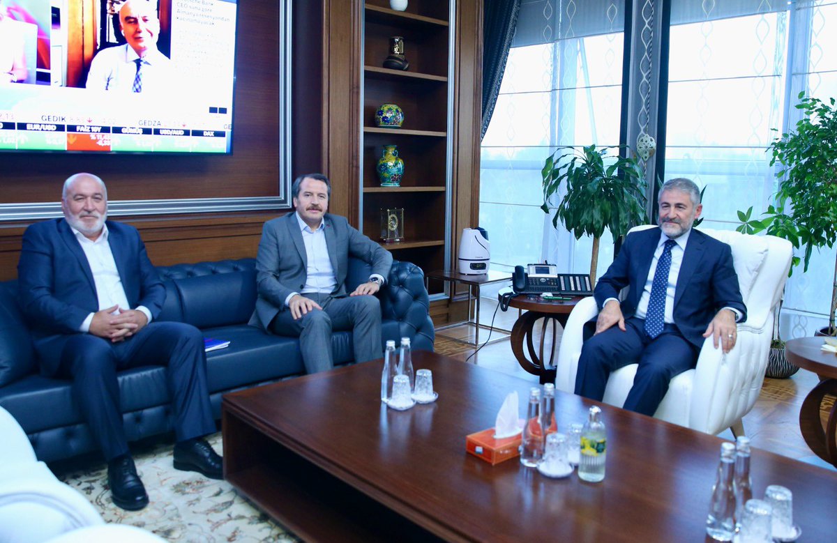 _aliyalcin_'s tweet photo. Maliye Bakanı Sn. @NureddinNebati ile görüştük.

1- Sözleşmeliye Kadro,
2- Ek Göstergede #Şef ve #Teknikerler başta olmak üzere İlave Düzenleme,
3- Vergi Matrahlarının Yükseltilmesi,
4- Öğretim Yılına Hazırlık Ödeneğinin Artırılması,
5- Banka Promosyonlarının Güncellenmesi, https://t.co/R5UWNo2zji