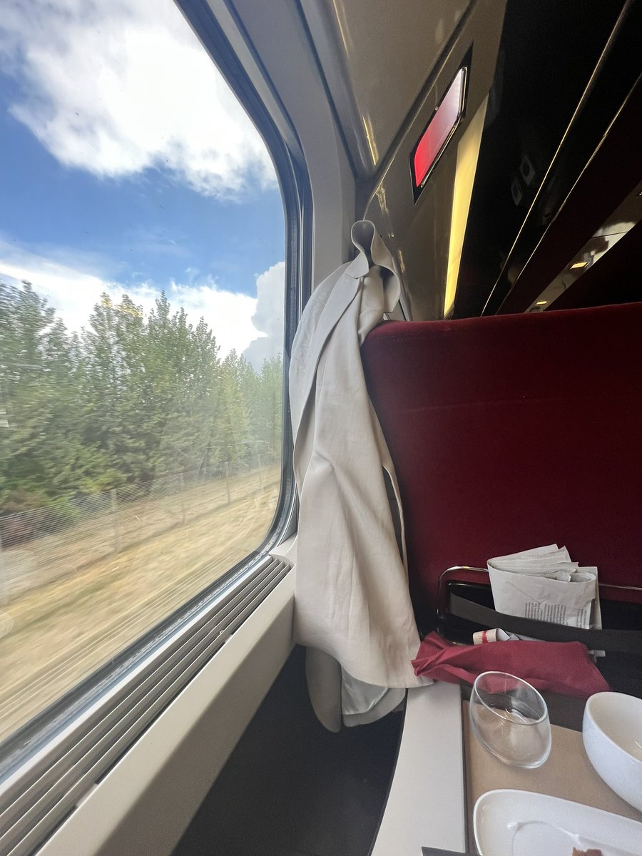 @TraintoESMO on my way to #Paris #ESMO2022 from #Amsterdam! So nice to skip the airports (too bad no trains in the Netherlands on Friday or Tuesday due to strikes)! @myESMO