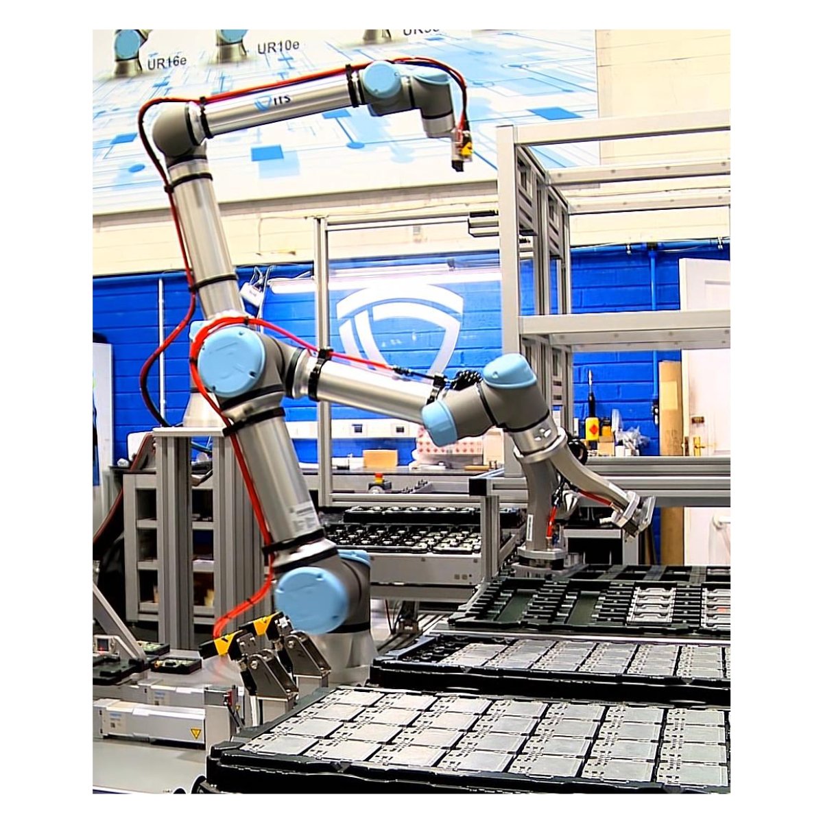 ITSAutomate's tweet image. WHY COLLABORATIVE ROBOTS ARE THE IDEAL SOLUTION FOR PICK &amp;amp; PLACE APPLICATIONS

Their 6-axis arm makes them more flexible and adaptable to various tasks. They have also been designed to work alongside humans. 

Choose to implement these robots for their reliability and quick pace.