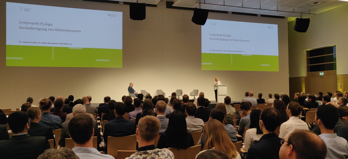 Der zweite Tag der #H2Giga-Statuskonferenz neigt sich dem Ende zu. Die Teilnehmer durften sich über spannende Diskussionen, Fachvorträge, eine Poster-Session und die Kürung des Ideenwettbewerbs freuen. Wir sind schon gespannt auf nächstes Jahr!