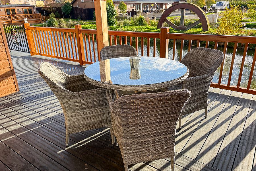watersidebreaks's tweet photo. ☀ Last Minute Availability ☀
Available for a midweek break from 19th to 23rd September at just £685! 
'Eider Lodge' (sleeps 4) in the Lincolnshire Wolds is a fabulous adults only lodge with its own hot tub plus fishing from your lodge decking.
https://t.co/6Rr1zCW78e https://t.co/wdoZREMLjY