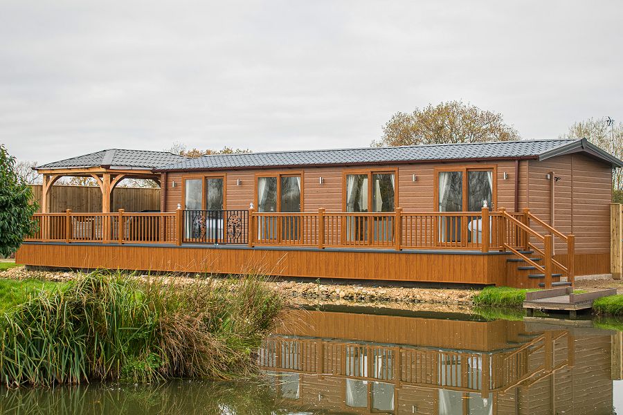 watersidebreaks's tweet photo. ☀ Last Minute Availability ☀
Available for a midweek break from 19th to 23rd September at just £685! 
'Eider Lodge' (sleeps 4) in the Lincolnshire Wolds is a fabulous adults only lodge with its own hot tub plus fishing from your lodge decking.
https://t.co/6Rr1zCW78e https://t.co/wdoZREMLjY