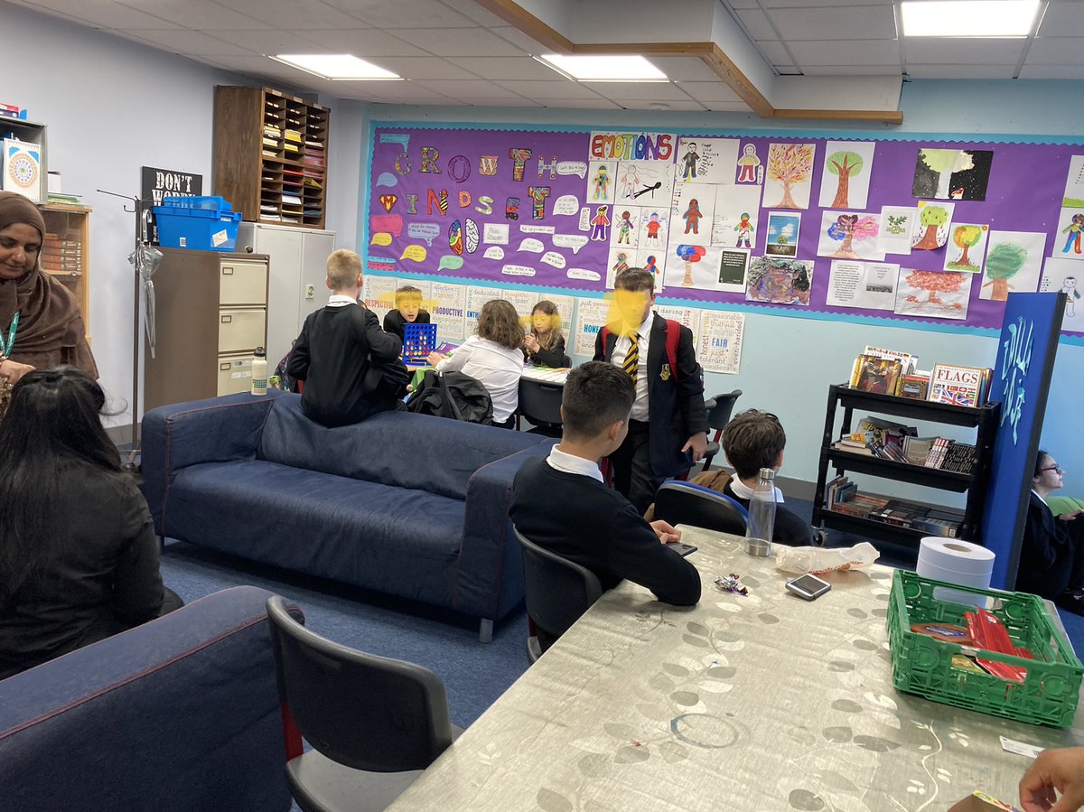 Kirstyelsevfit's tweet photo. Young people helping out at the Grub Hub today. This is becoming a great little meeting point at break time 😎@BellahoustonAc @FARE_Scotland  @paul_fare @mcrpathways https://t.co/gp3OH47qxX