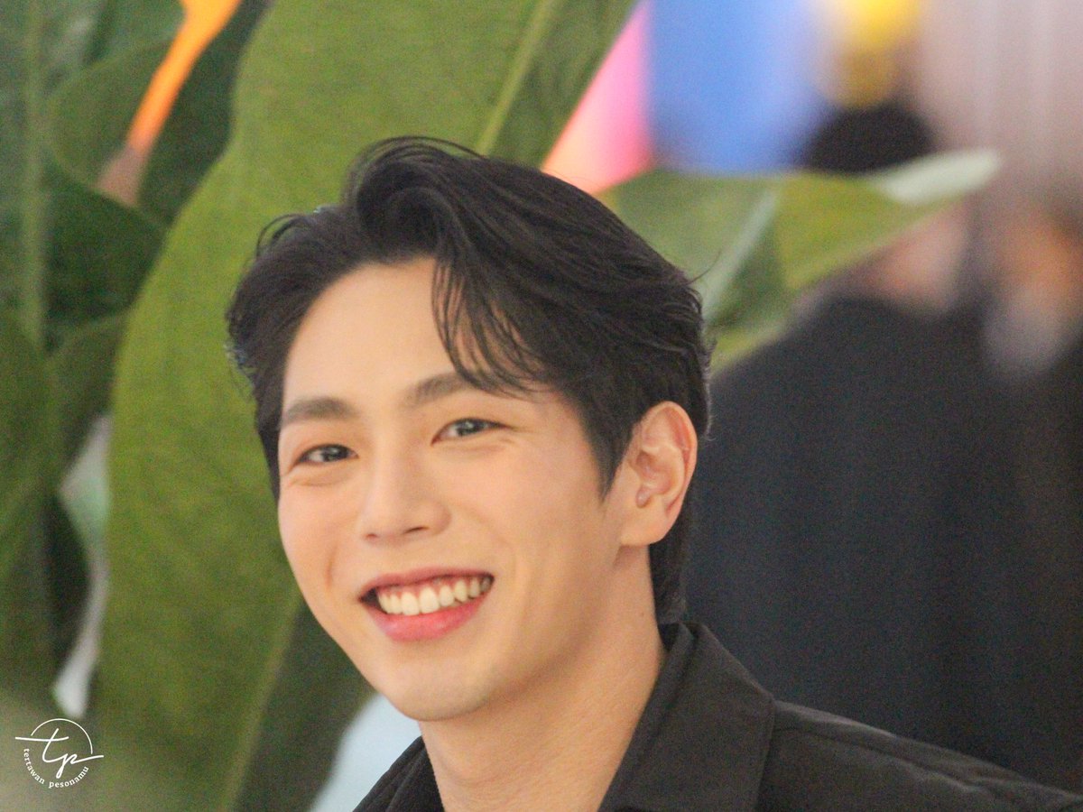 tertawan_'s tweet photo. 08092022 || So handsome 🥺 @uppoompat 

#DOSERUNWAY2022
#EMFASHIONICON 
#uppoompat https://t.co/r33tJ92g5G