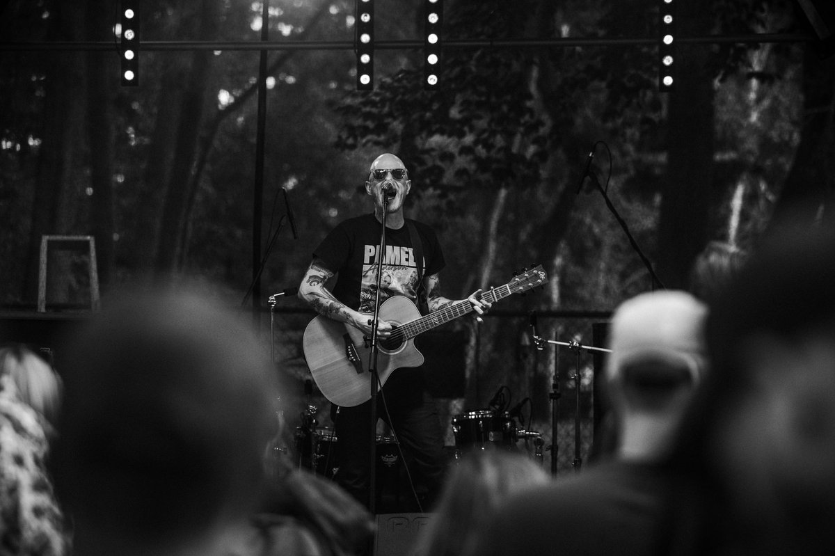 samrussomusic's tweet photo. I’m playing a bunch of UK and US shows this Autumn, but, as I’m sure you know, socials don’t always show you what I’m up to, so please switch on notifications if you want to know when I’m playing near you! Thanks! 📷 by Maxine Dupont https://t.co/QRfltSCCPw