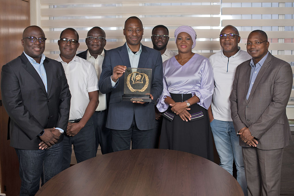 GSifca's tweet photo. A l’occasion de la 9ème édition de la Journée nationale de l’Excellence, le Chef de l’Etat de Côte d’Ivoire, S.E.M. Alassane OUATTARA a décerné le 05 août 2022 dernier, à SANIA-CI, le « PRIX D’EXCELLENCE IVOIRIEN DE L’INDUSTRIE ». #luttecontrelaviechere https://t.co/p994B0r9dw