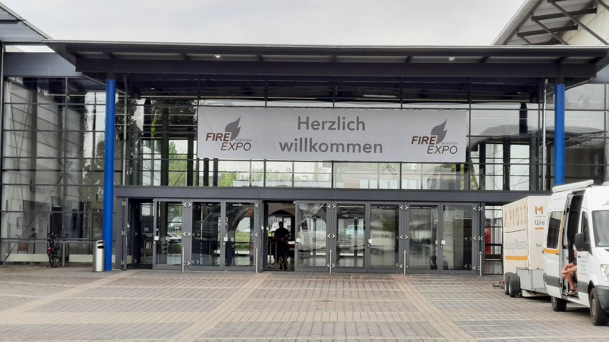 Und nach der #KRIFA noch zur Messe #fireexpo in der Messehalle Süd.  Der Besuch ist kostenfrei. Die Messe hat heute noch bis 18 Uhr geöffnet. Am 9.9.2022 ist die Messe von 9 Uhr bis 18 Uhr geöffnet.