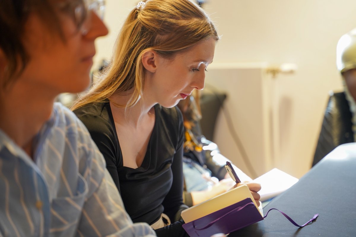 #ThrowbackThursday to our Young Critics mentoring sessions with the brilliant <a href="/ella_kemp/">Ella Kemp</a> <a href="/AmonWarmann/">Amon Warmann</a> and <a href="/douglasgrnwd/">douglas greenwood</a> 🙌

Our Young Critics have written some reviews for <a href="/theskinnymag/">The Skinny</a> for films from #EIFF22

Read here // theskinny.co.uk/festivals/edin…