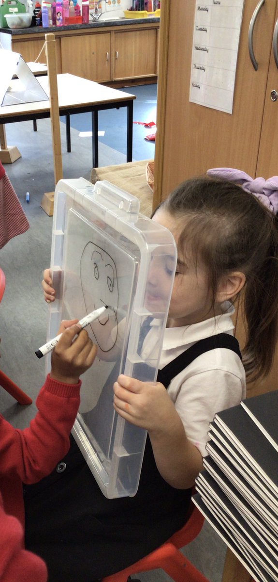 What a fun way to draw portraits during continuous provision! 🖊 #kestrelart @kestrelmead <a href="/MissCharlesKMPA/">Miss Charles KMPA</a> <a href="/Miss_GohilKMPA/">Miss Gohil KMPA</a>