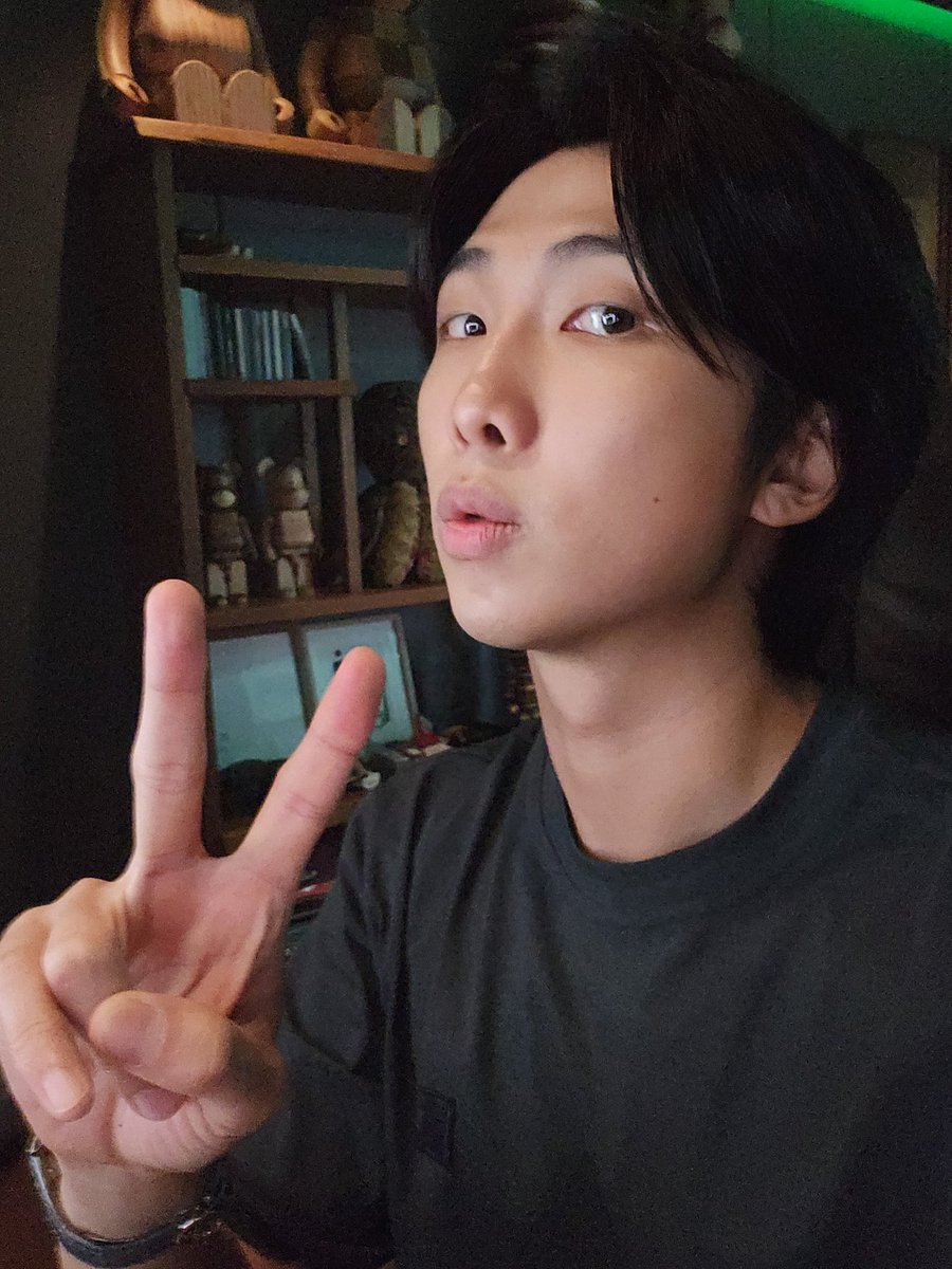 ririishere_'s tweet photo. Upload foto mas(-mas) ganteng dulu biar ga emosi https://t.co/XOSkrf7nk9