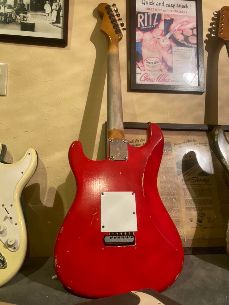 唐突ですが、 Moonshine craft & customさんにてフルオーダーでギター