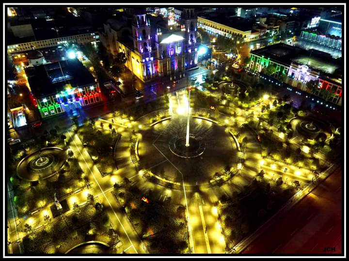 Nestor_ld's tweet photo. ¿Qué tal la Plaza de los Mártires de noche? https://t.co/WEj15hUfu3