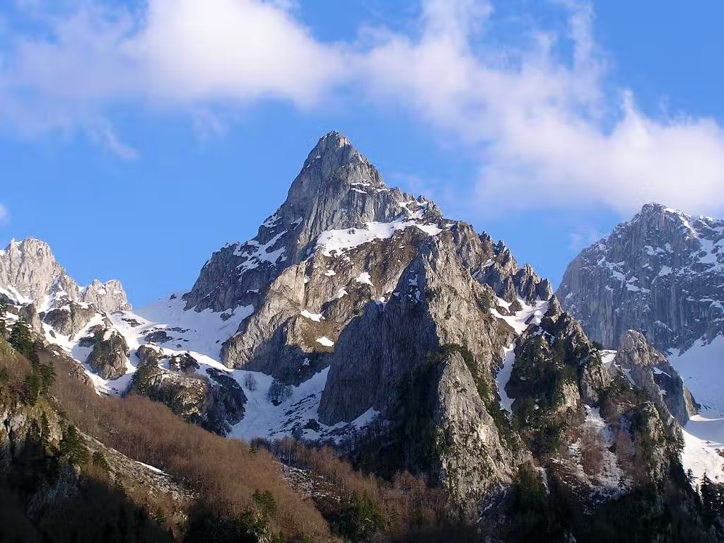 Serbian mountaineer dies in tragic climbing accident in Albanian Alps. bit.ly/alps-risk

Photo: SummitPost 
#outdoorrisk #outdoorsafety #mountaineering  #Alps #riskmanagement #Očnjak #Prokletije #AccursedMountains #wildernessriskmanagement #climbing