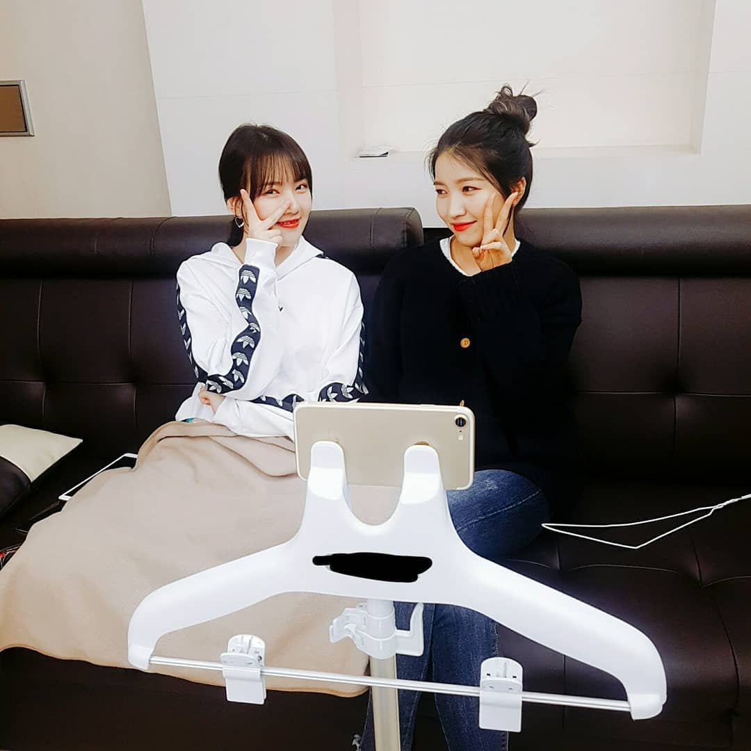 zzaa_nn's tweet photo. Next time semoga Sowon sama Yerin bisa dapat penghargaan di dunia akting, menyusul Yuju dan Viviz yang mulai dapat penghargaan di dunia musik 🥰🥰
Semangat Buddy, Na.V, Luvu

#GFRIEND #여자친구 #KIMSOJEONG #김소정  #SOWON #소원 #YERIN #예린 https://t.co/yISFgZhOx4