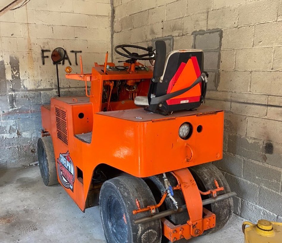 This “classic” 1989 Sakai TS31 was given a 2nd life. Guelph Paving found this at auction, gave it some fresh paint, &amp; says it starts up every time! This is a 7 tire #asphalt #paving roller w/ 5,722 hours. Thank you for sharing this awesome piece of #compaction #machine history.
