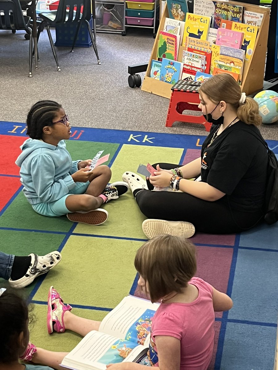 Tim_ONeill_18's tweet photo. Our Kindergarteners loved reading with Tapp Tigers (and former Compton students)! @Comptoncubs @TappAvid @lairbeth1 @ACLittle23 @Dr_AThomas #comptoncubs @tapn2Tapp https://t.co/tIcTnBh2uL