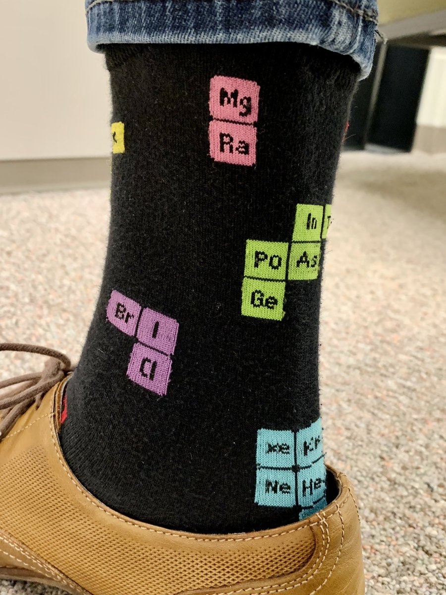 basktastic's tweet image. Always a thrill to give the #bioorthogonal chemistry lecture today in Principles of Chemical Biology @CornellChem — for sure a periodic table socks-worthy day! Hopefully one of these years I’ll get to add the Nobel Prize slide to this lecture to join many others in this course 🤩