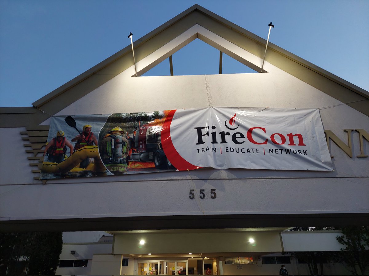 ONFireChiefs's tweet image. The premiere #firefighter training, education, and trade show event of northwestern #Ontario is officially open.

Welcome to #FireCon!

Thank you @CityThunderBay and @TbayFireRescue for hosting us.