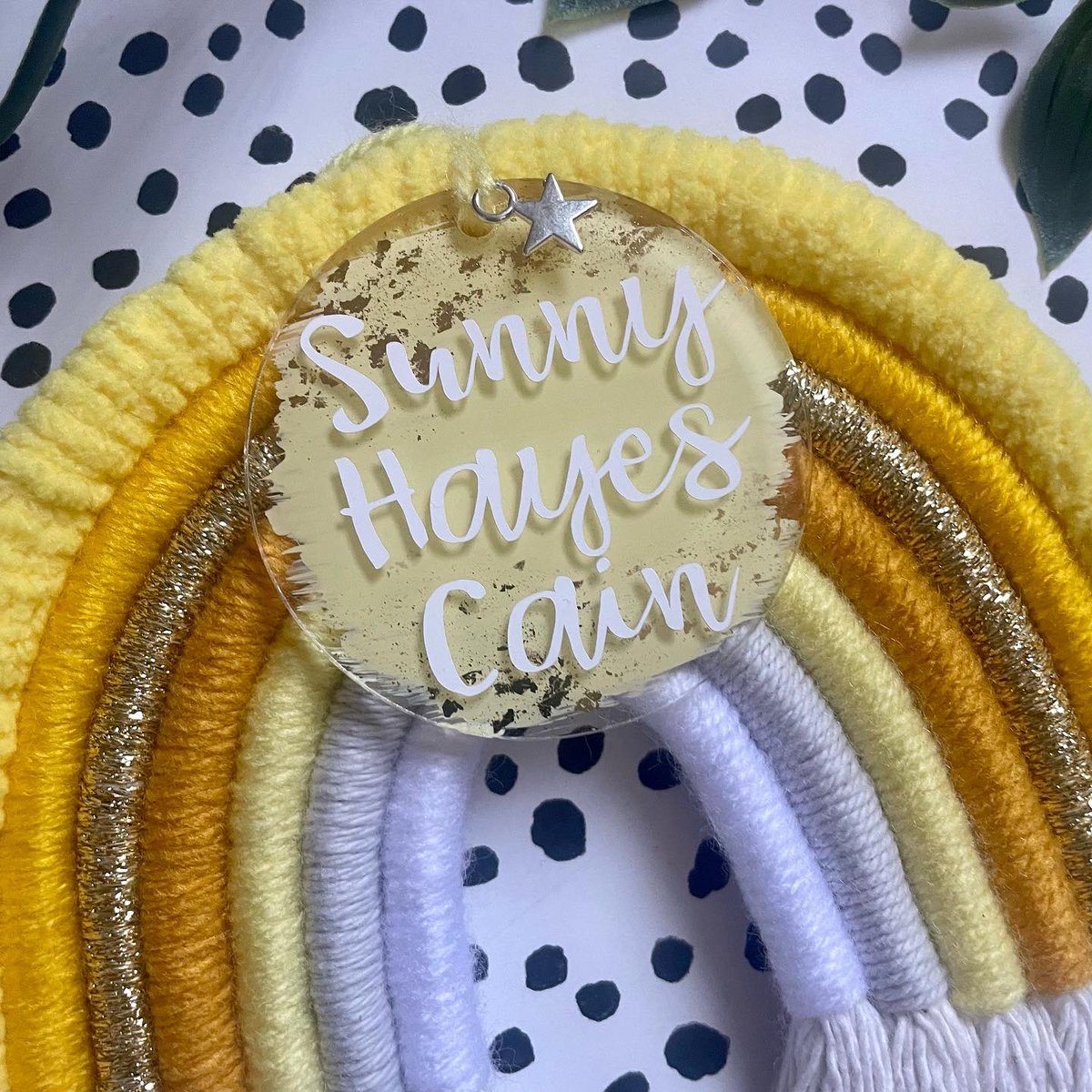 crafts_rachel's tweet photo. ☀️ YOU • ARE • MY • SUNSHINE ☀️ 

Did you know yellow symbolises happiness, warmth and sunshine - this beautiful personalised midi is just that don’t you think? I love the ombré effect and the added texture of the fluffy arch and gold glitter 

#craftyfeatures #handmade #etsy https://t.co/ots1N58thg