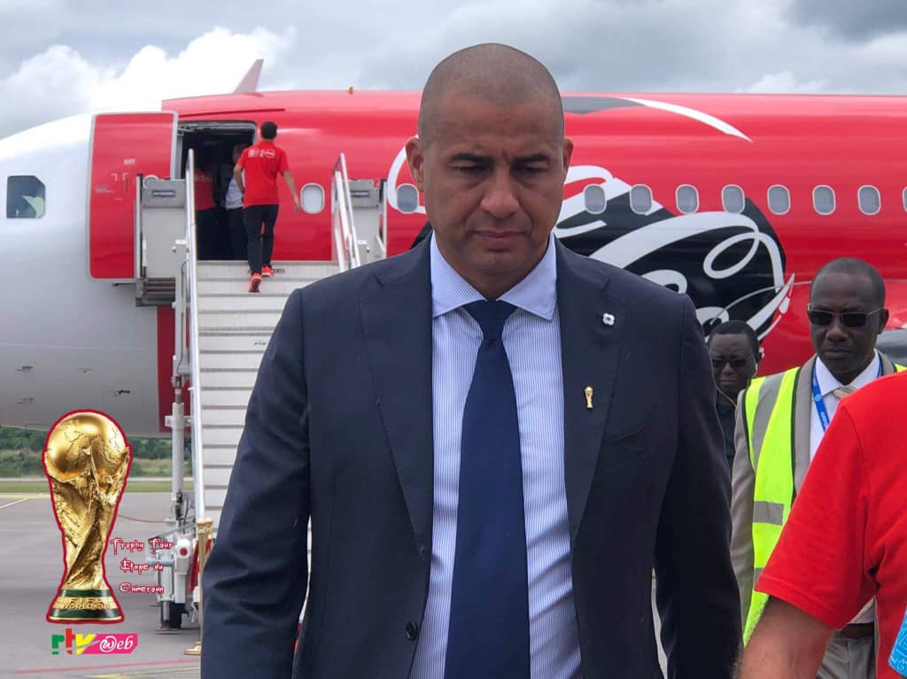 CRTV_web's tweet photo. #FIFAWC2022
#TrophyTourCameroon
#FWCTT
1998 World Cup Winner, and 2000 UEFA European Championship winner, David Sergio Trezeguet accompanies the most precious and highly solicited World Cup Trophy to Cameroon @Trezegoldavid https://t.co/RzA34x4cmp