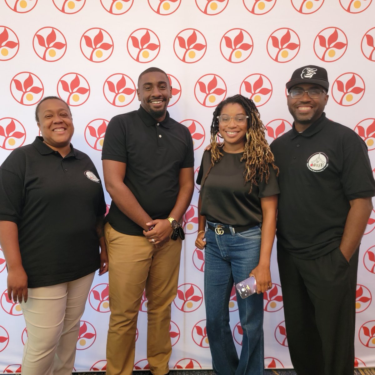 BlackChurchFSN's tweet photo. We had a great time at the Hunger Action Symposium hosted by @MDFoodBank. We heard from so many inspiring people like the CEO of @FeedingAmerica, Claire Babineaux-Fontenot. Afterward, we spent time with the cofounder of @NBFJA, Dara Cooper! What a powerful day! #CausingChangeMFB https://t.co/jk7jZ3lDyB