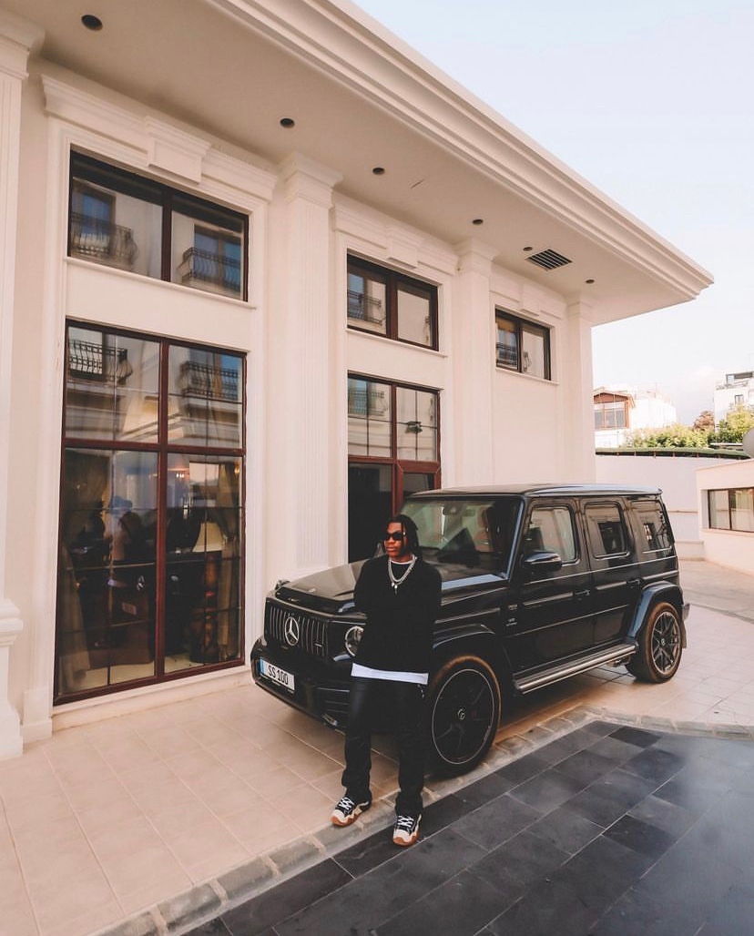 “Me and you we no get problem, say na cash, e no be problem” - KOTW, 2022