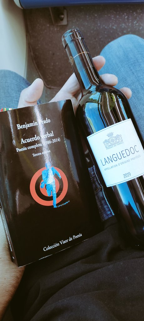 migueloide91's tweet photo. Binomios inseparables. Antes de dormir, nada de móviles ni pantallas. Mejor vino y librito.
#wine #book #libro #benjaminprado #poesia https://t.co/5RxIb4UADk