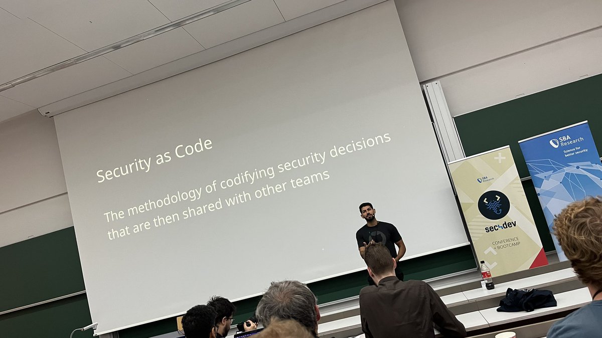 𝚃𝚑𝚘𝚖𝚊𝚜 𝙺𝚘𝚗𝚛𝚊𝚍 tweet media