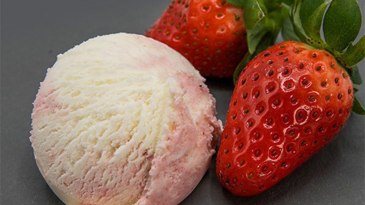 langage_farm's tweet photo. Clotted Strawberry Ice cream !π
Delicious clotted cream ice cream with the summery taste of strawberries swirled through.
I know what you're thinking.....mmmmmmmmmmmmmm!
#DevonMade #LOVELangage https://t.co/2Wg8ZM3ZbG