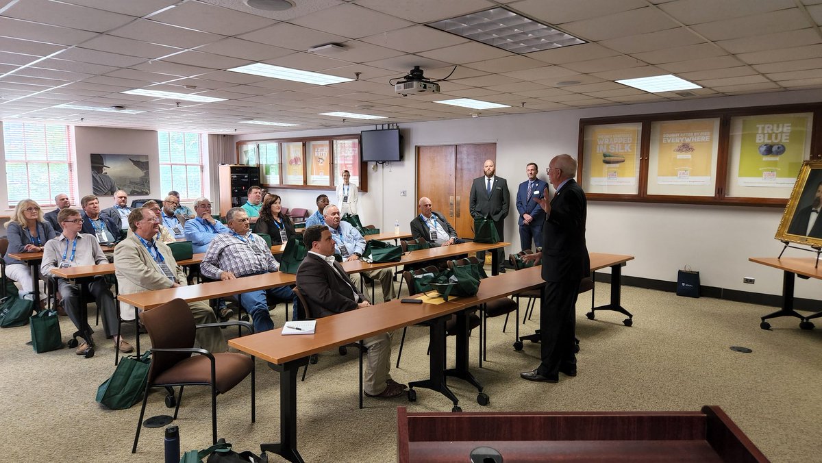CSGSouth's tweet photo. Our #legislators convene again! #Policy Masterclass "Growing Prosperity" kicks off with deep dives into #regional updates &amp; #innovations in #ag @FarmBureau @GaDeptAg  @NickBowmanCSG https://t.co/iNpi1wOvLm