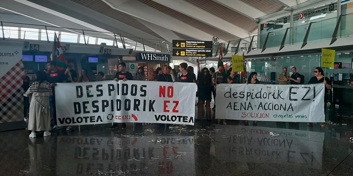 FSCdeCCOO's tweet photo. 📢 Hemos convocado una concentración en el aeropuerto de Bilbao mañana a las 11:30.

🎯 El objetivo es mostrar nuestra repulsa a los despidos llevados a cabo tanto en Volotea como en Acciona Facility Services.

📰👉 https://t.co/KjiQLqCjqz https://t.co/M6PAMperuu