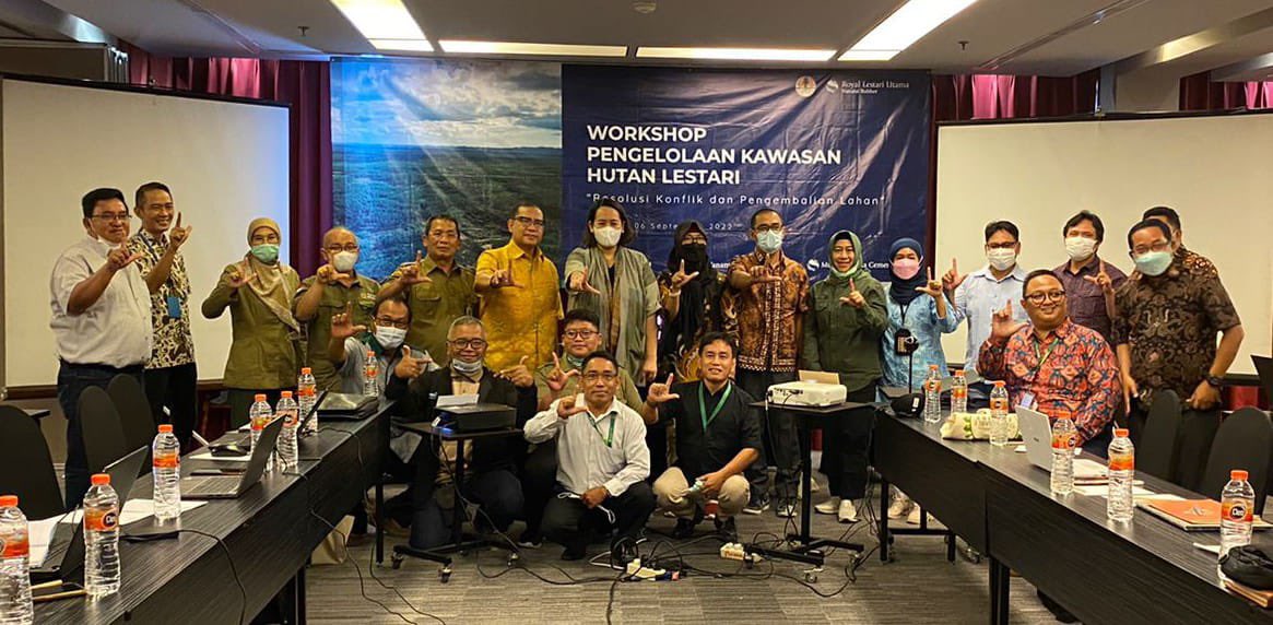 Belajar tentang Resolusi Konflik selalu menyenangkan dan merangsang inovasi. Hutan lestari diwujudkan melalui kerjasama harmonis semua pihak. Arus harus dibalik.