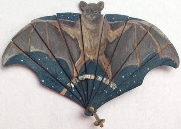 MadameGilflurt's tweet image. This bat fan of c.1900 is #frockingfabulous indeed, but I've never been able to find an accurate source for it. #fashionhistory