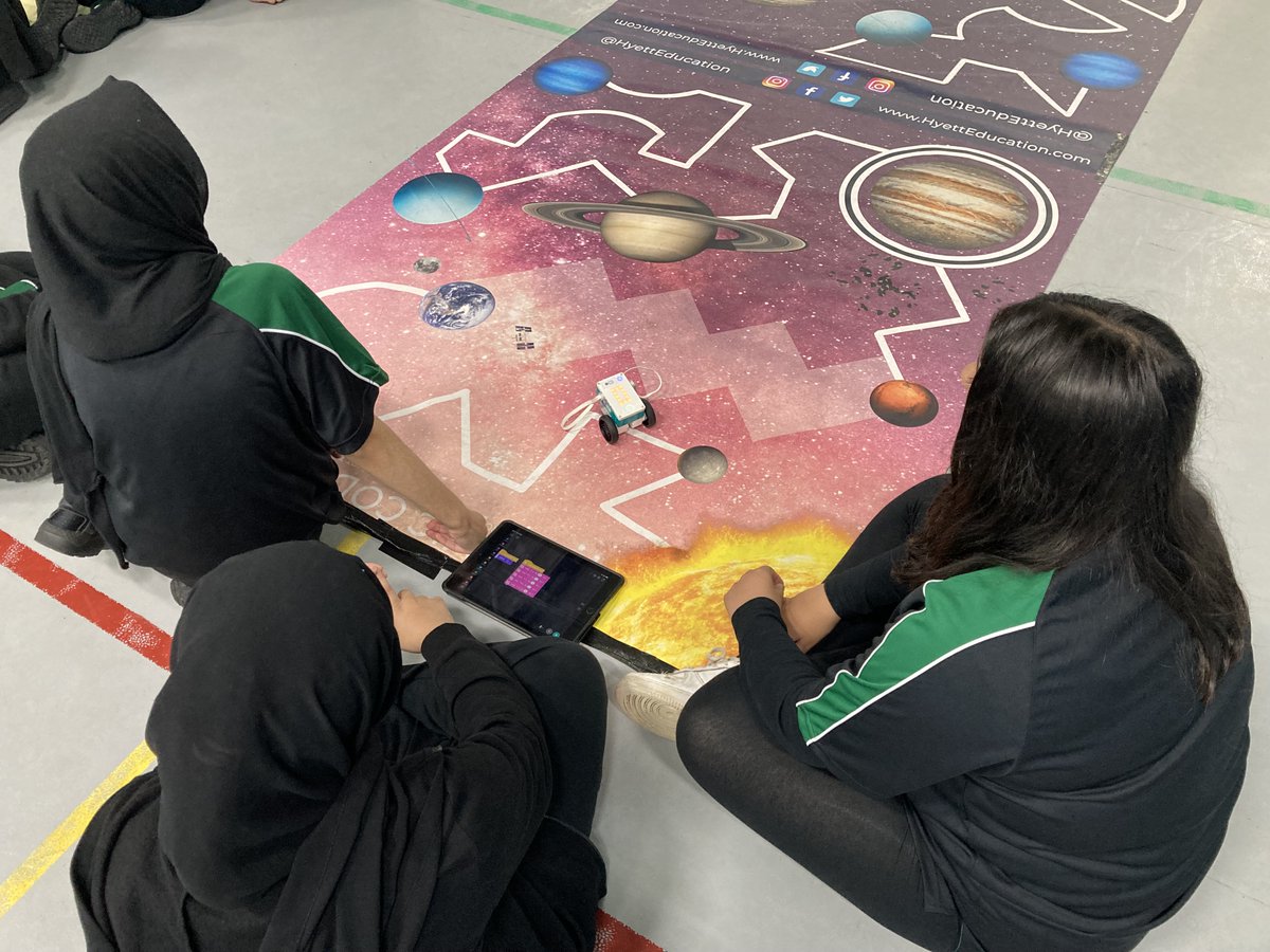 Levenshulmehigh's tweet photo. On Tuesday we welcomed @rafyouthengage to work with our whole YR7 cohort, through our partnership with @MU_Foundation.

The students had the best day, providing them with an inspiring start to #LevyLife.

#LevsLeadTheWay #SchoolPartnerships https://t.co/juoi54WB9d