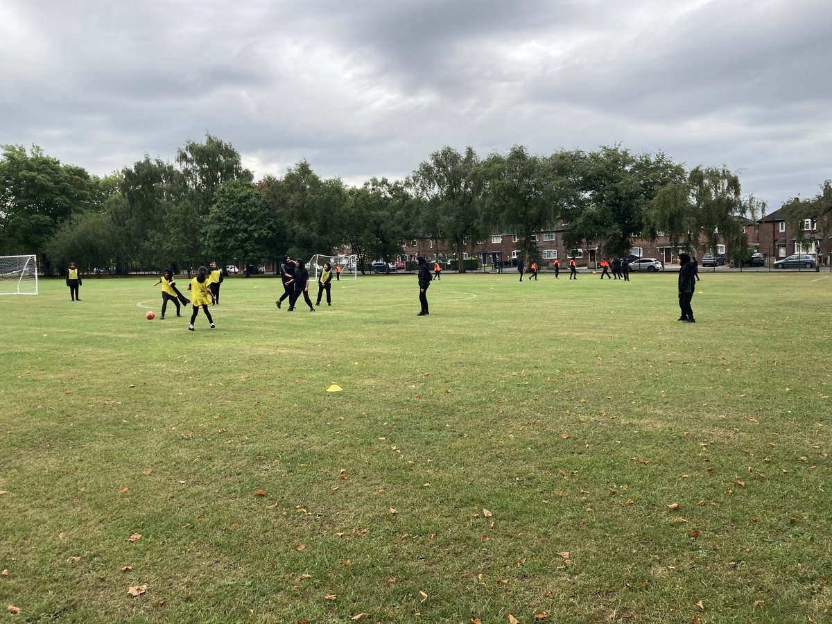 Levenshulmehigh's tweet photo. On Tuesday we welcomed @rafyouthengage to work with our whole YR7 cohort, through our partnership with @MU_Foundation.

The students had the best day, providing them with an inspiring start to #LevyLife.

#LevsLeadTheWay #SchoolPartnerships https://t.co/juoi54WB9d